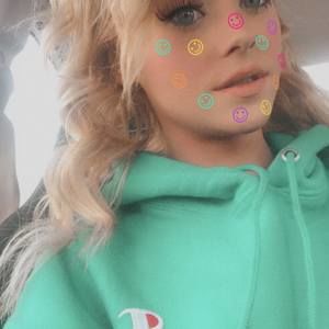 Meet your Posher, Caitlin